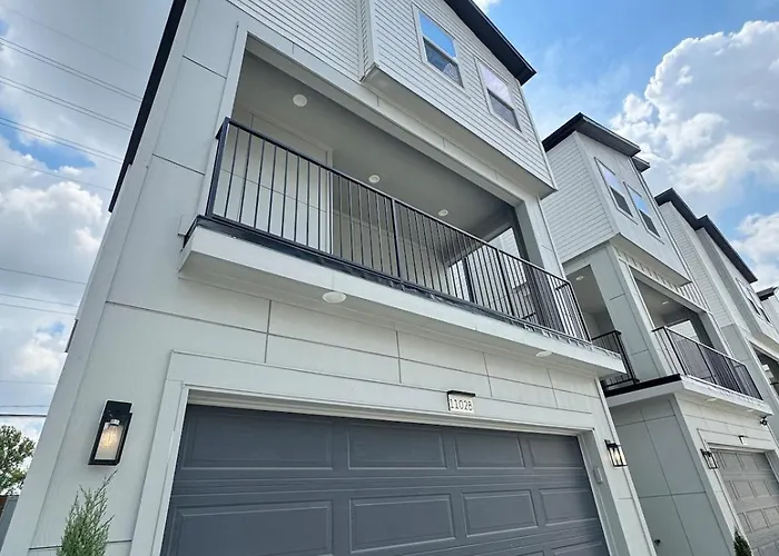 Modern Home Suite, 2Br, Office, Near Galleria Houston