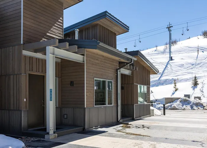 Canyons Village Beautiful 3 Bedroom, Private Hot Tub, Luxury Kitchen, Ski In And Ski Out Park City