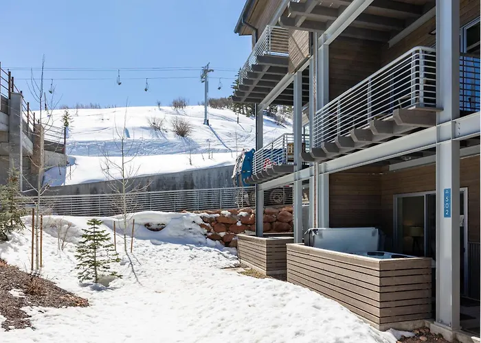 Canyons Village Beautiful 3 Bedroom, Private Hot Tub, Luxury Kitchen, Ski In And Ski Out Park City