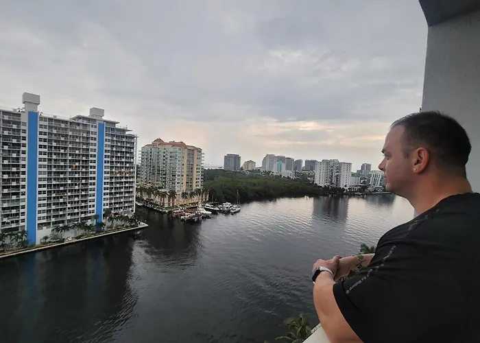 Luxury Waterfront Condo Hilton Hotel Amenities Beach Pool Jacuzzi Jetskis Gym Fort Lauderdale