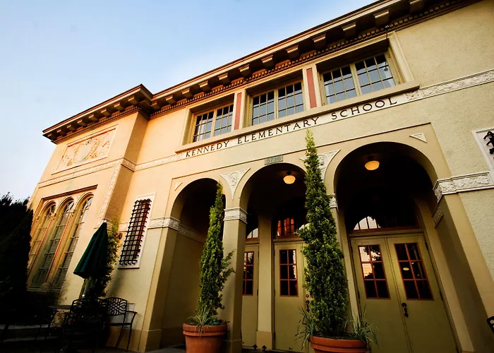 Hotel Mcmenamins Kennedy School Portland