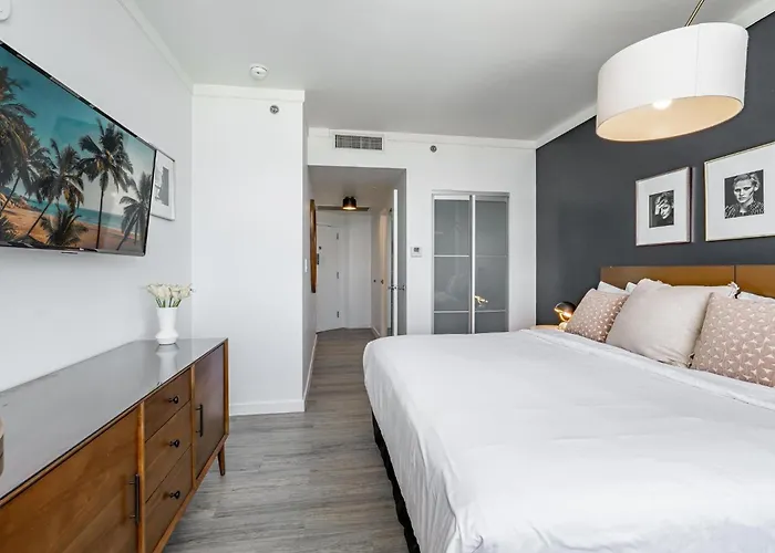 Contemporary King Studio In Coconut Grove Includes Parking Miami