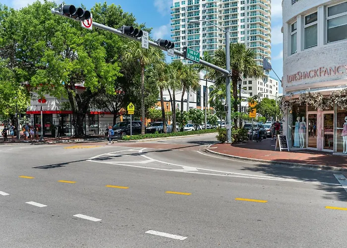 Contemporary King Studio In Coconut Grove Includes Parking Miami