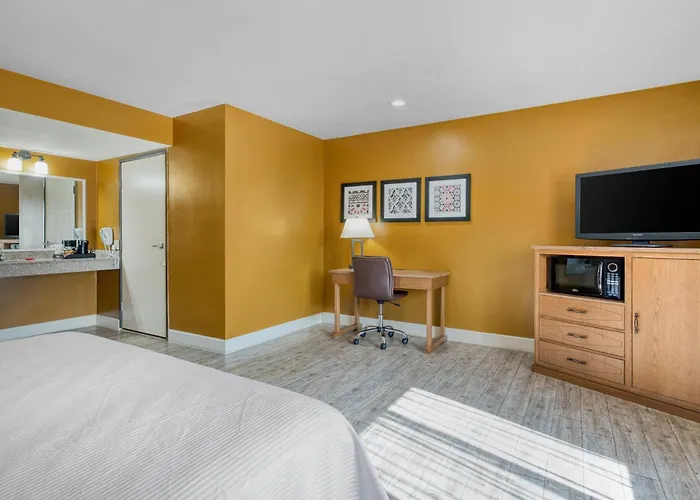 Surestay Hotel By Best Western Camarillo