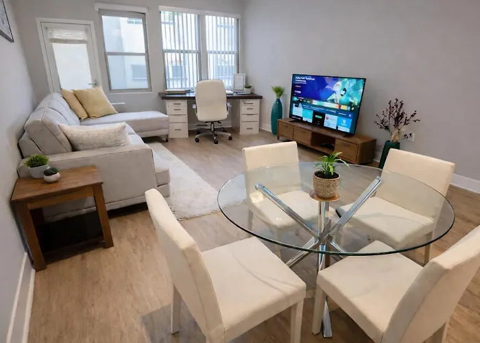 Luxury 2 Bedrooms 2 Bathrooms With Pool And Gym Los Angeles