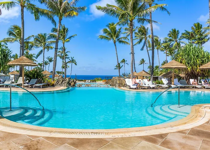 Maui Escape - Elegant Condo, Partial Ocean Views & Resort Perks Lahaina