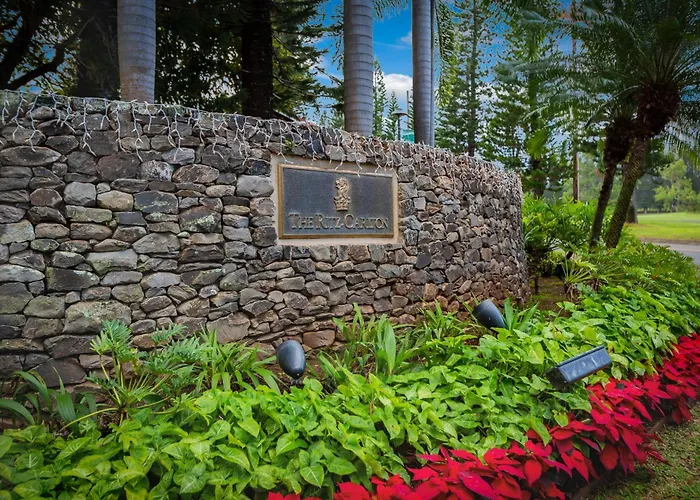 Maui Escape - Elegant Condo, Partial Ocean Views & Resort Perks Lahaina