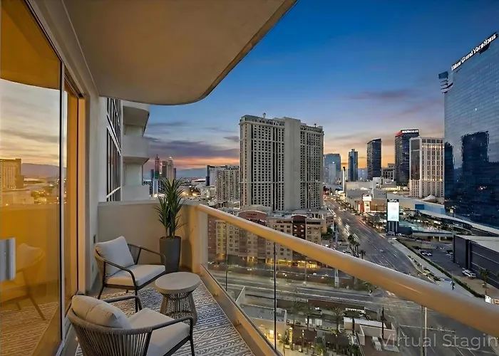 Luxury JR Suite w balcony STRIP&SPHERE Views Las Vegas