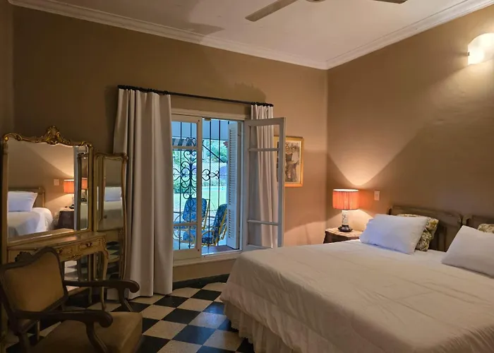 Hotel Oasis Colonial Asunción