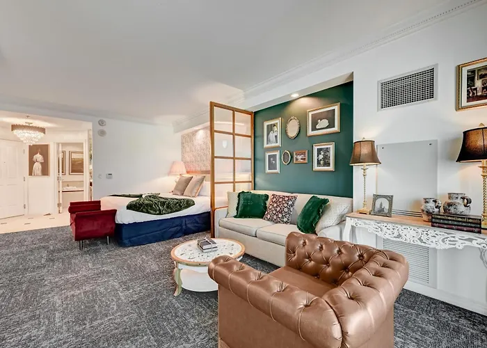 Luxury JR Suite w balcony STRIP&SPHERE Views Las Vegas