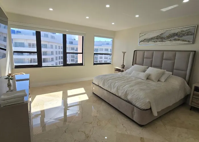 Penthouse Condo - Oceanfront - Miami Beach - Sleeps 8