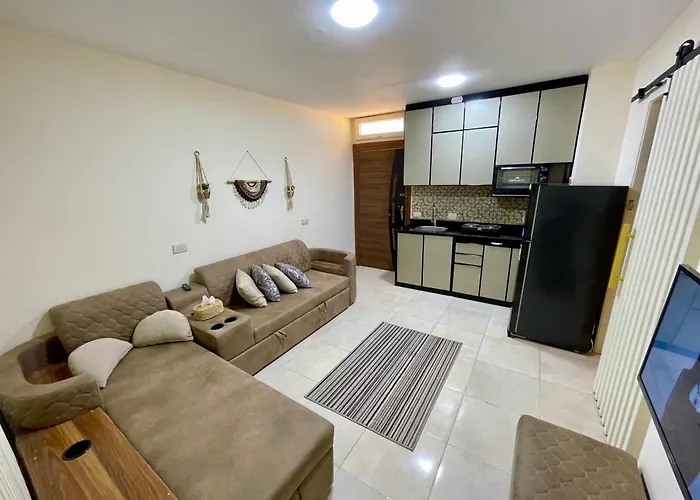 Tiba Golden Chalet With Pool View Steps From Sea Hurghada