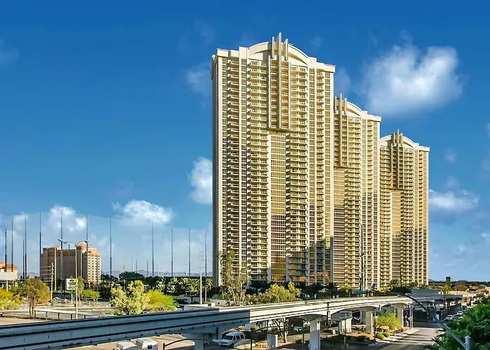 By The Strip • Pool/Spa • Gym • Balcony • F1 View Las Vegas
