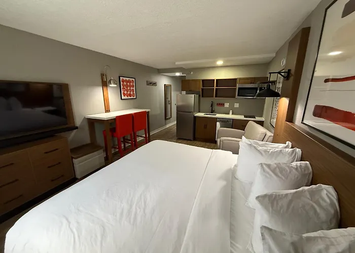 Hotel Ramada By Wyndham Albuquerque Midtown