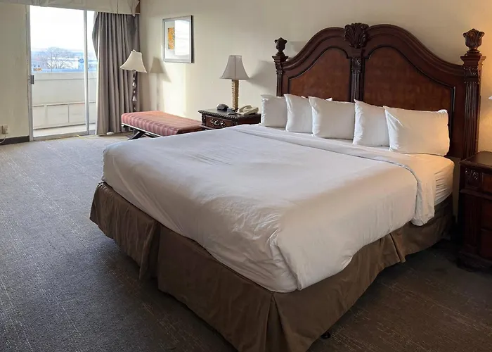Hotel Ramada By Wyndham Albuquerque Midtown