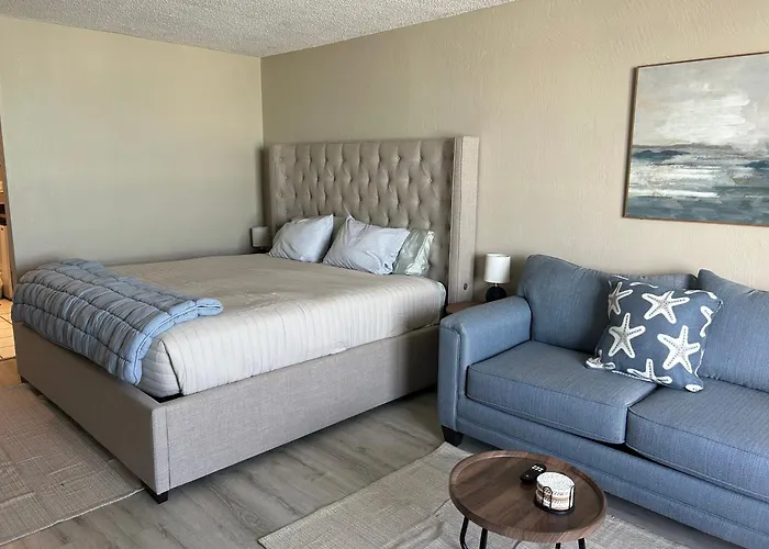 Luxury Beach Condos With Pool And Tiki Bar! Daytona Beach