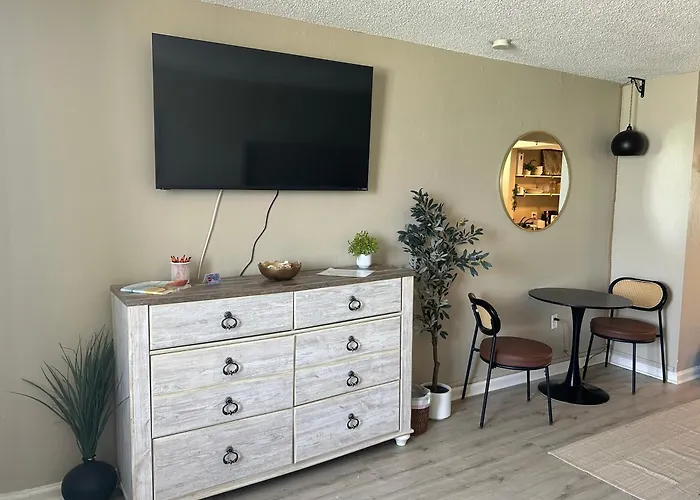 Luxury Beach Condos With Pool And Tiki Bar! Daytona Beach