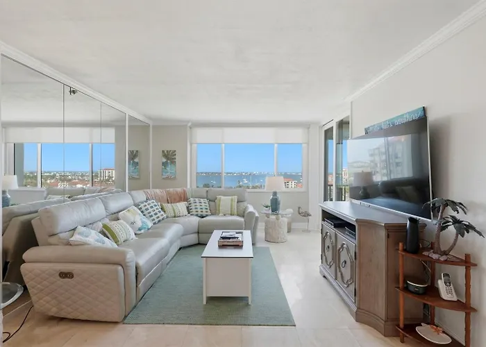 Waterfront Isla Del Sol Condo W Balcony & Pool Sankt Petersburg