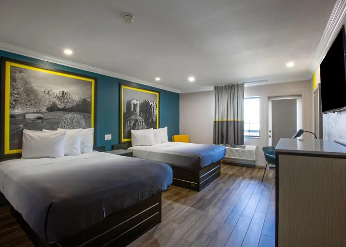 Hotel Super 8 By Wyndham Mesa Downtown Near Convention Center