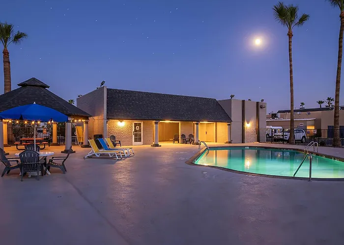 Hotel Super 8 By Wyndham Mesa Downtown Near Convention Center