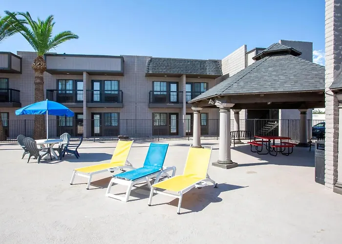 Hotel Super 8 By Wyndham Mesa Downtown Near Convention Center