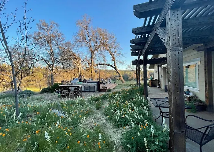 Bed and Breakfast Red Tail Ranch Groveland