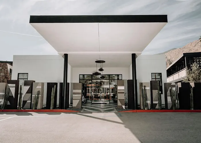 Hotel V Capri Palm Springs, A Dolce By Wyndham
