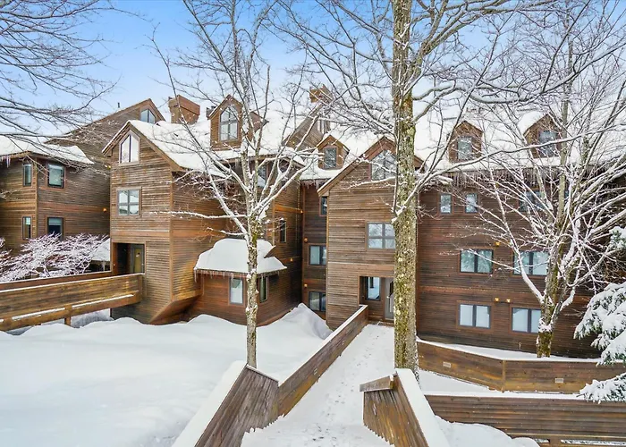 Highridge B16A Inviting Queen Room For Two With Access To Pool And Hot Tub Killington
