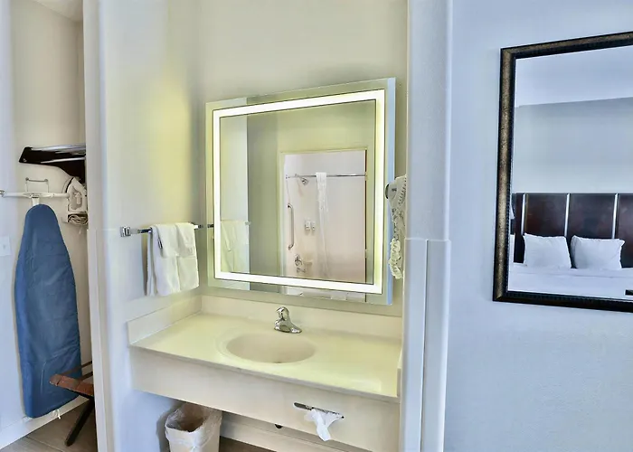 Hotel Baymont By Wyndham Tucson Airport
