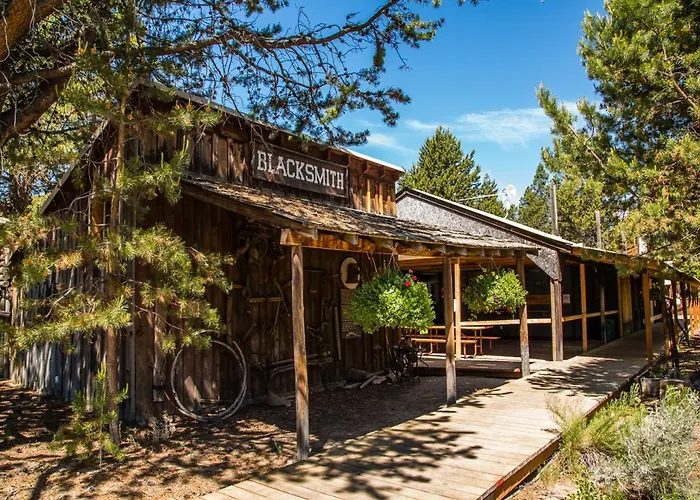 Bend-Sunriver Camping Resort Two-Bedroom Cabin 7